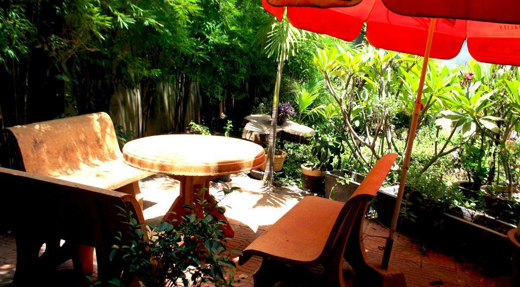 Firefly Guesthouse - The Berlin Angkor Siem Reap Bagian luar foto