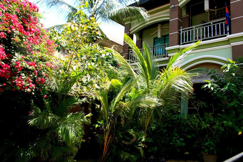 Firefly Guesthouse - The Berlin Angkor Siem Reap Bagian luar foto