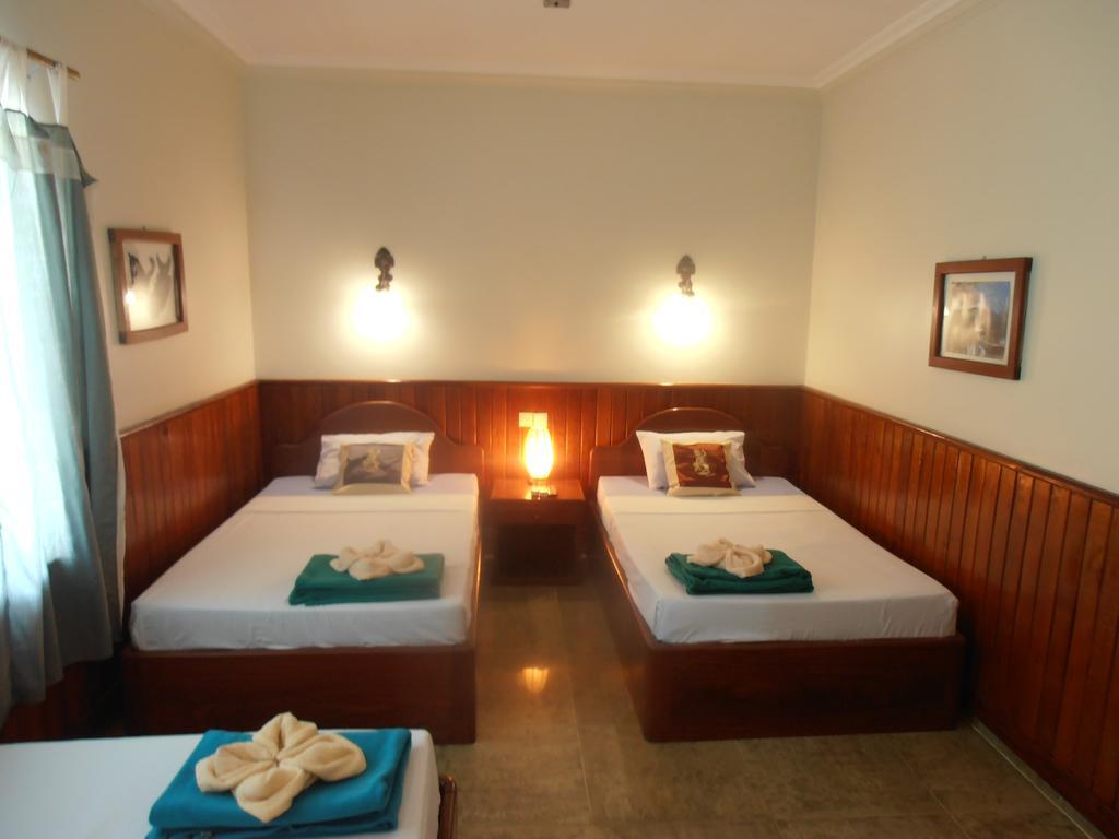 Firefly Guesthouse - The Berlin Angkor Siem Reap Bagian luar foto