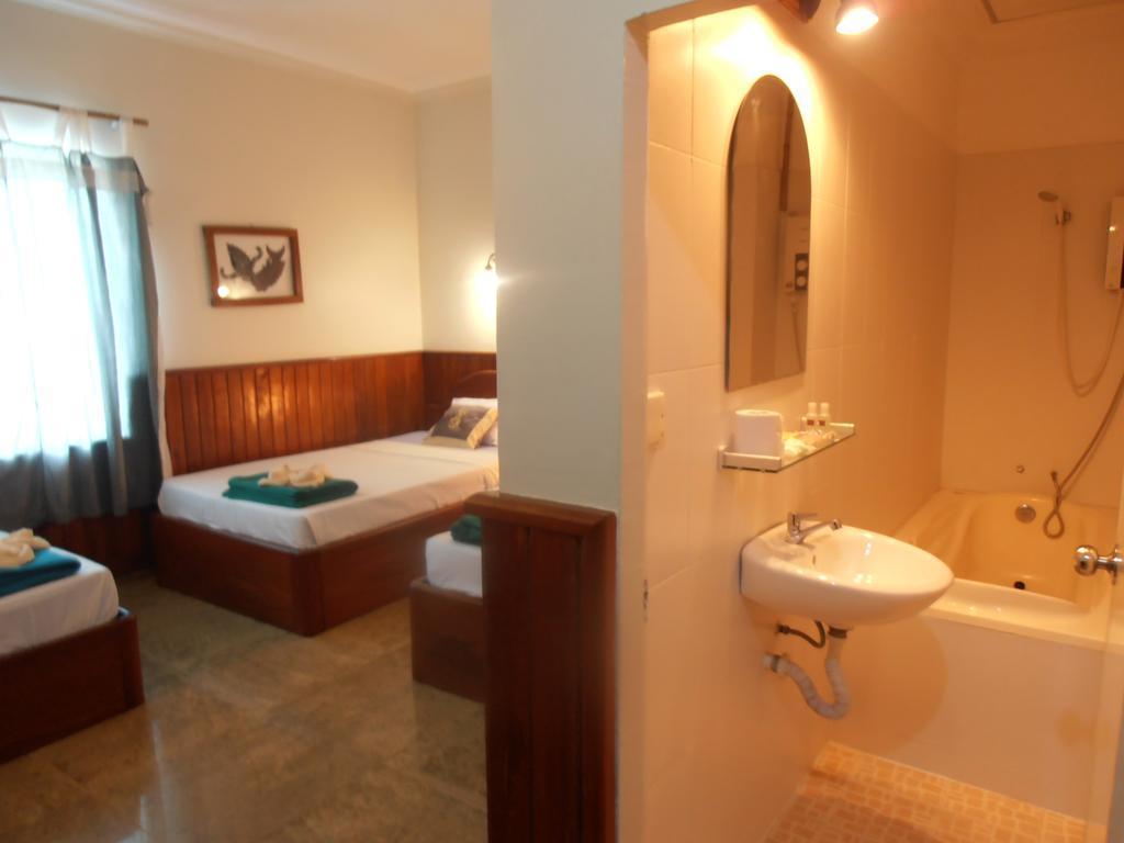 Firefly Guesthouse - The Berlin Angkor Siem Reap Bagian luar foto