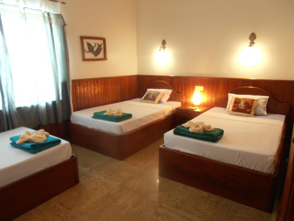 Firefly Guesthouse - The Berlin Angkor Siem Reap Bagian luar foto