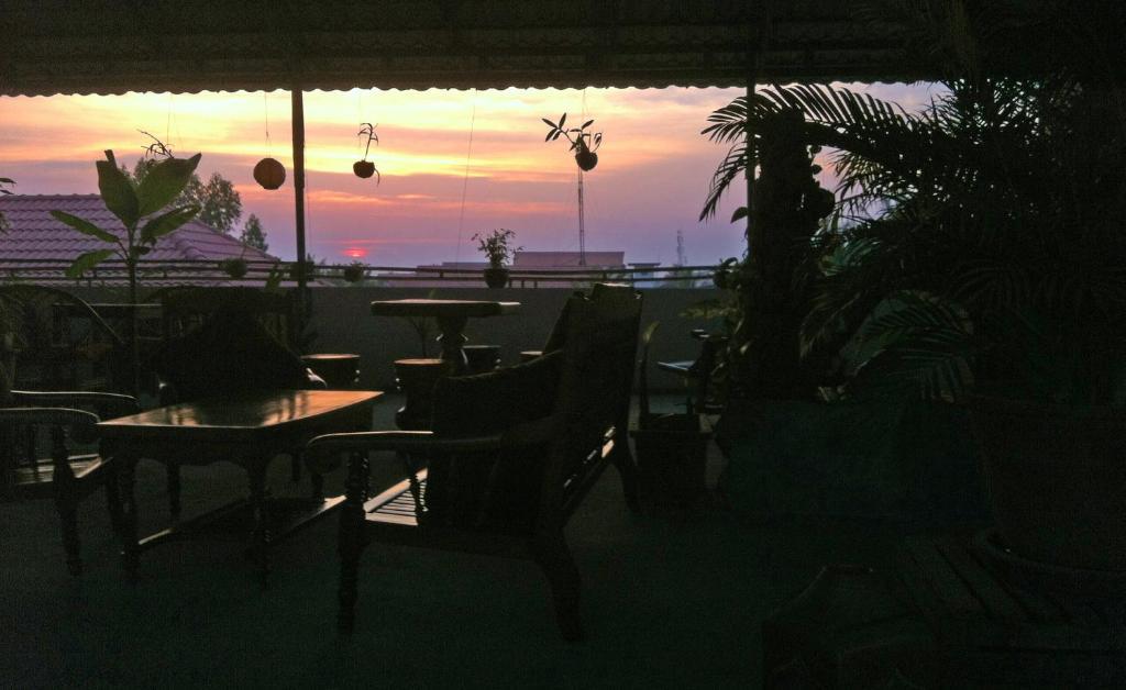 Firefly Guesthouse - The Berlin Angkor Siem Reap Bagian luar foto