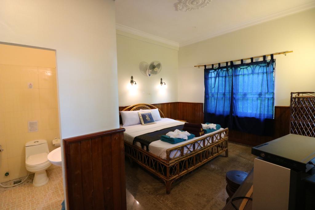 Firefly Guesthouse - The Berlin Angkor Siem Reap Bagian luar foto