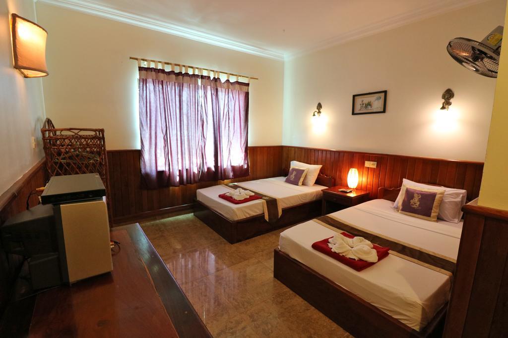 Firefly Guesthouse - The Berlin Angkor Siem Reap Bagian luar foto