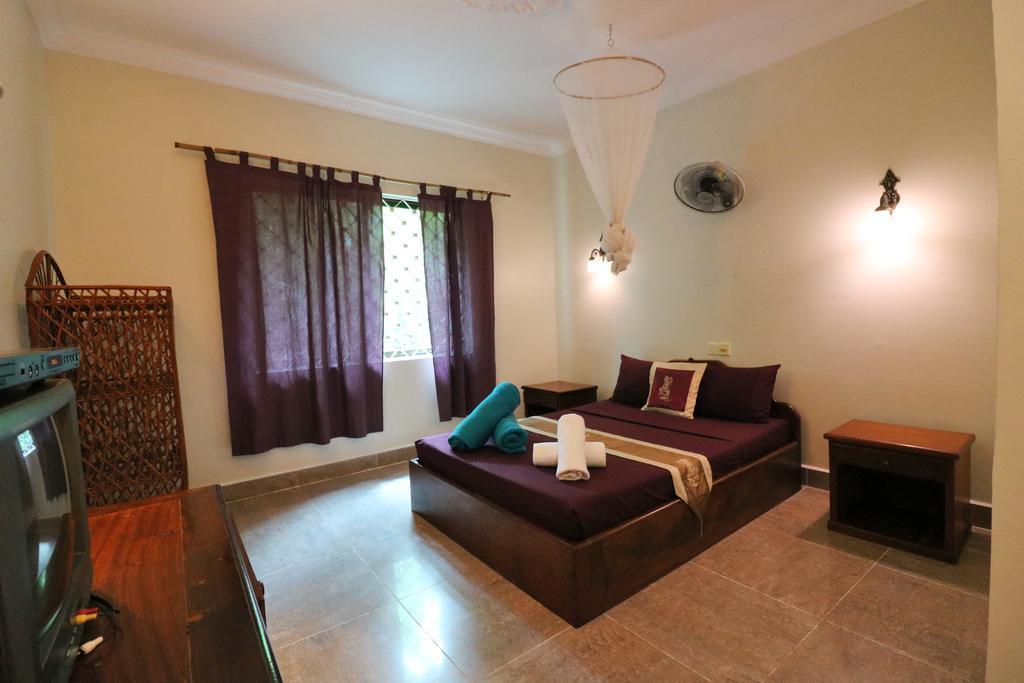 Firefly Guesthouse - The Berlin Angkor Siem Reap Bagian luar foto