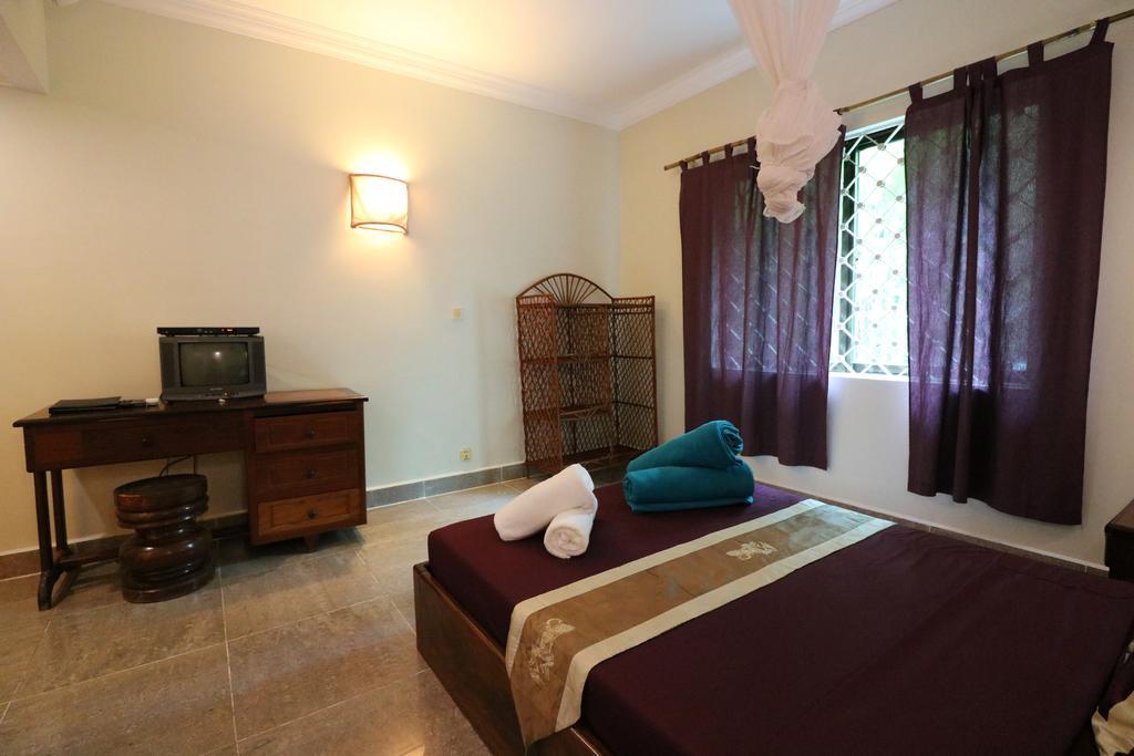 Firefly Guesthouse - The Berlin Angkor Siem Reap Bagian luar foto