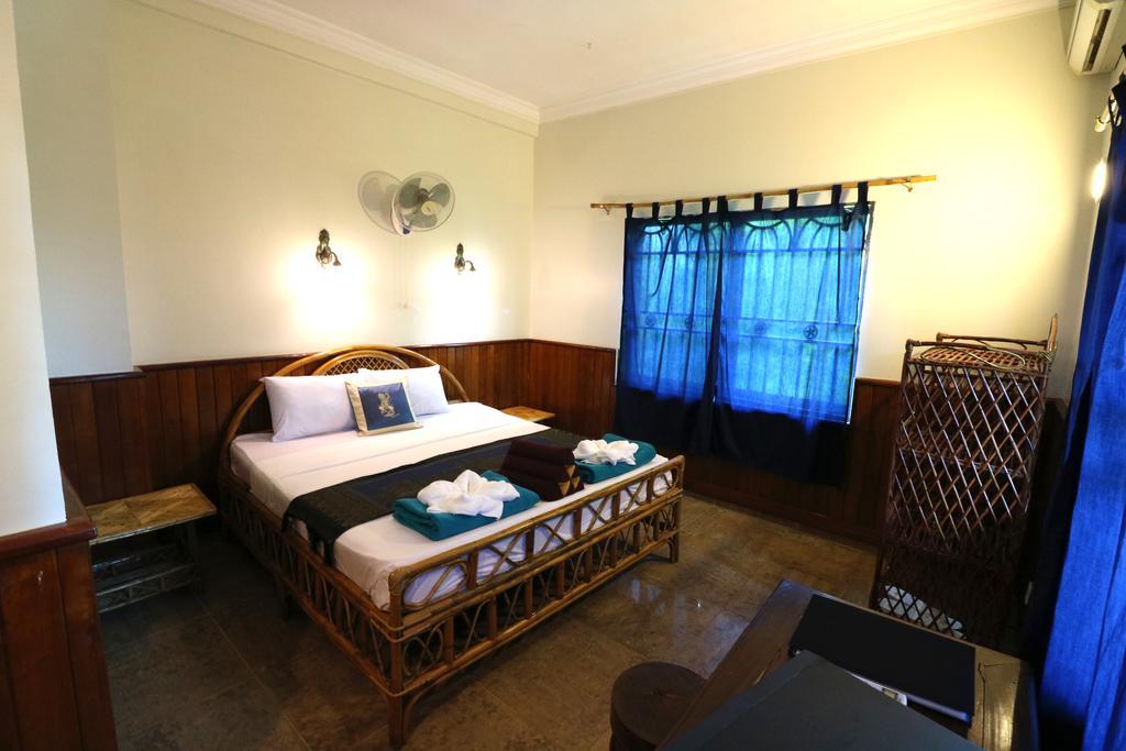 Firefly Guesthouse - The Berlin Angkor Siem Reap Bagian luar foto