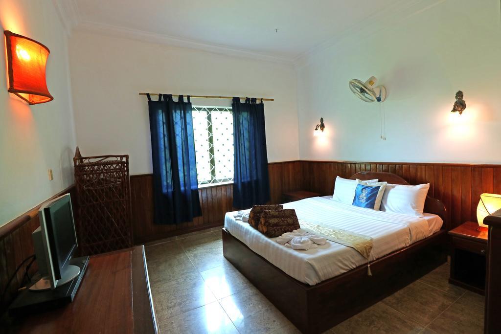 Firefly Guesthouse - The Berlin Angkor Siem Reap Bagian luar foto