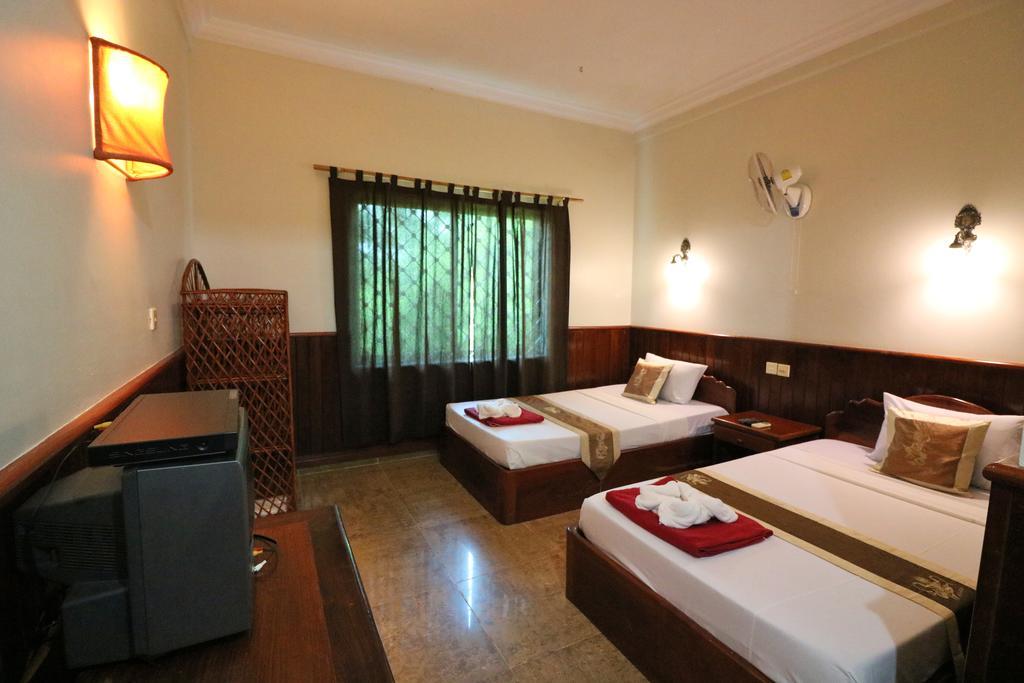 Firefly Guesthouse - The Berlin Angkor Siem Reap Bagian luar foto