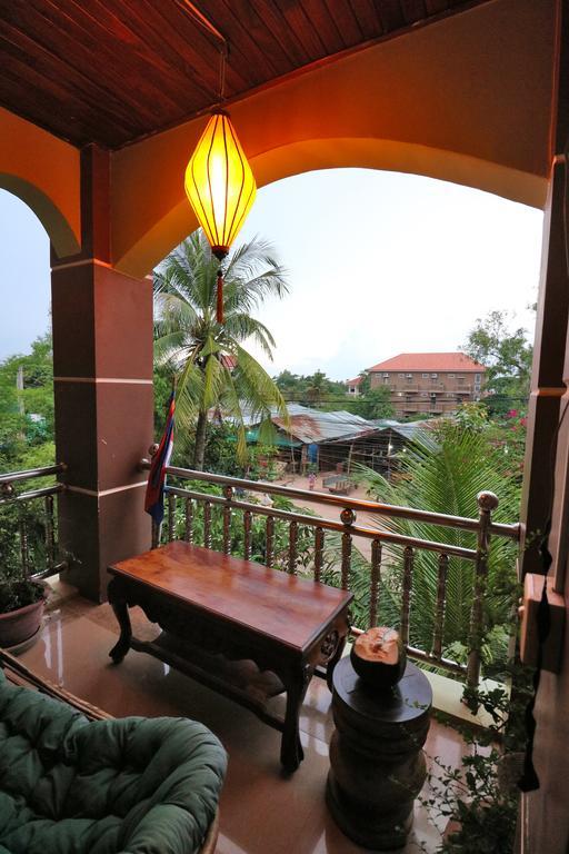 Firefly Guesthouse - The Berlin Angkor Siem Reap Bagian luar foto