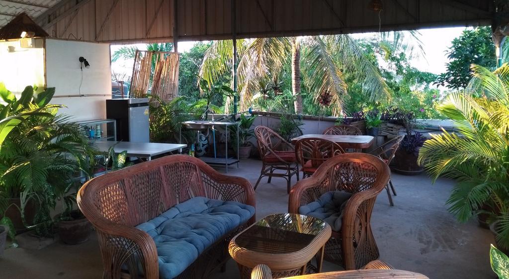 Firefly Guesthouse - The Berlin Angkor Siem Reap Bagian luar foto