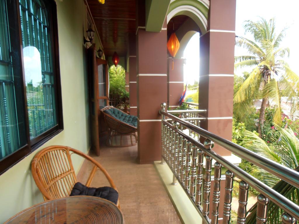 Firefly Guesthouse - The Berlin Angkor Siem Reap Bagian luar foto