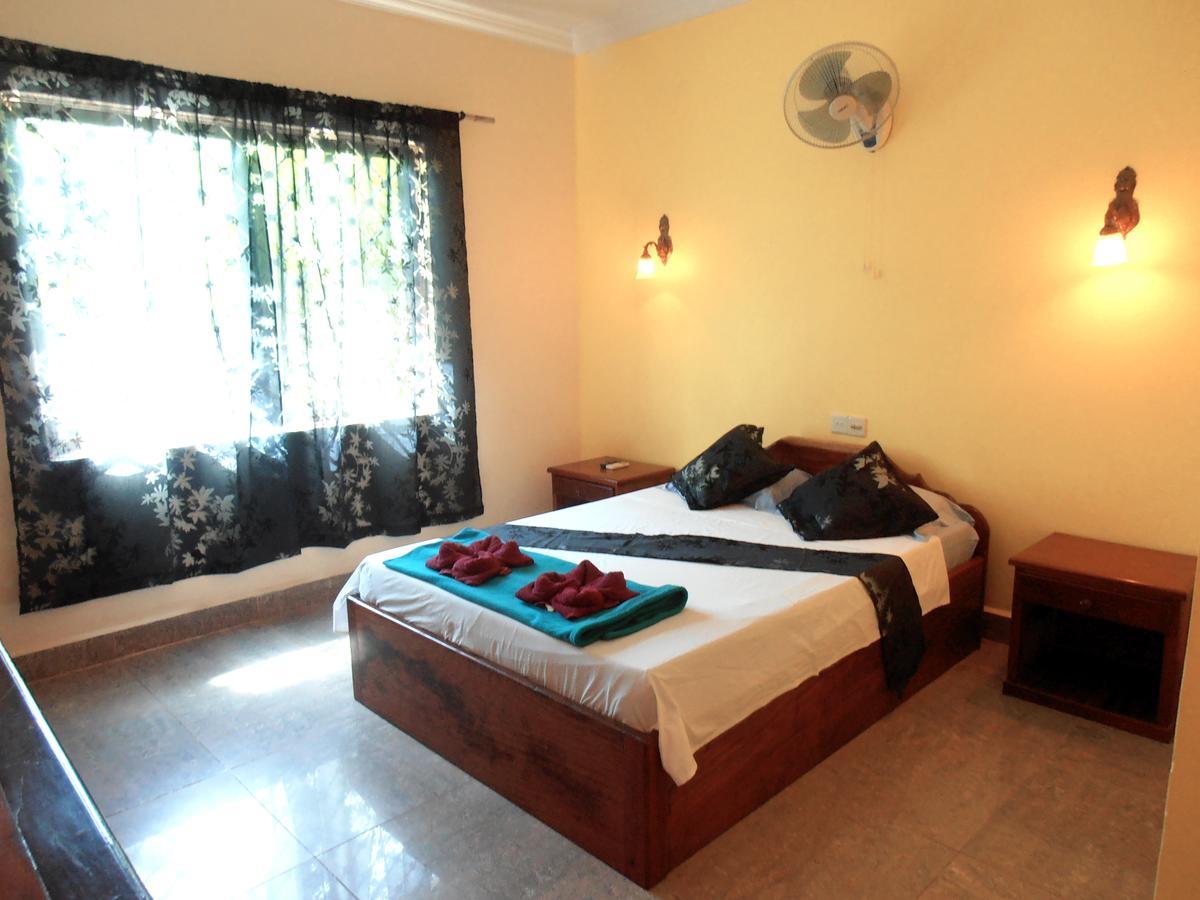 Firefly Guesthouse - The Berlin Angkor Siem Reap Bagian luar foto
