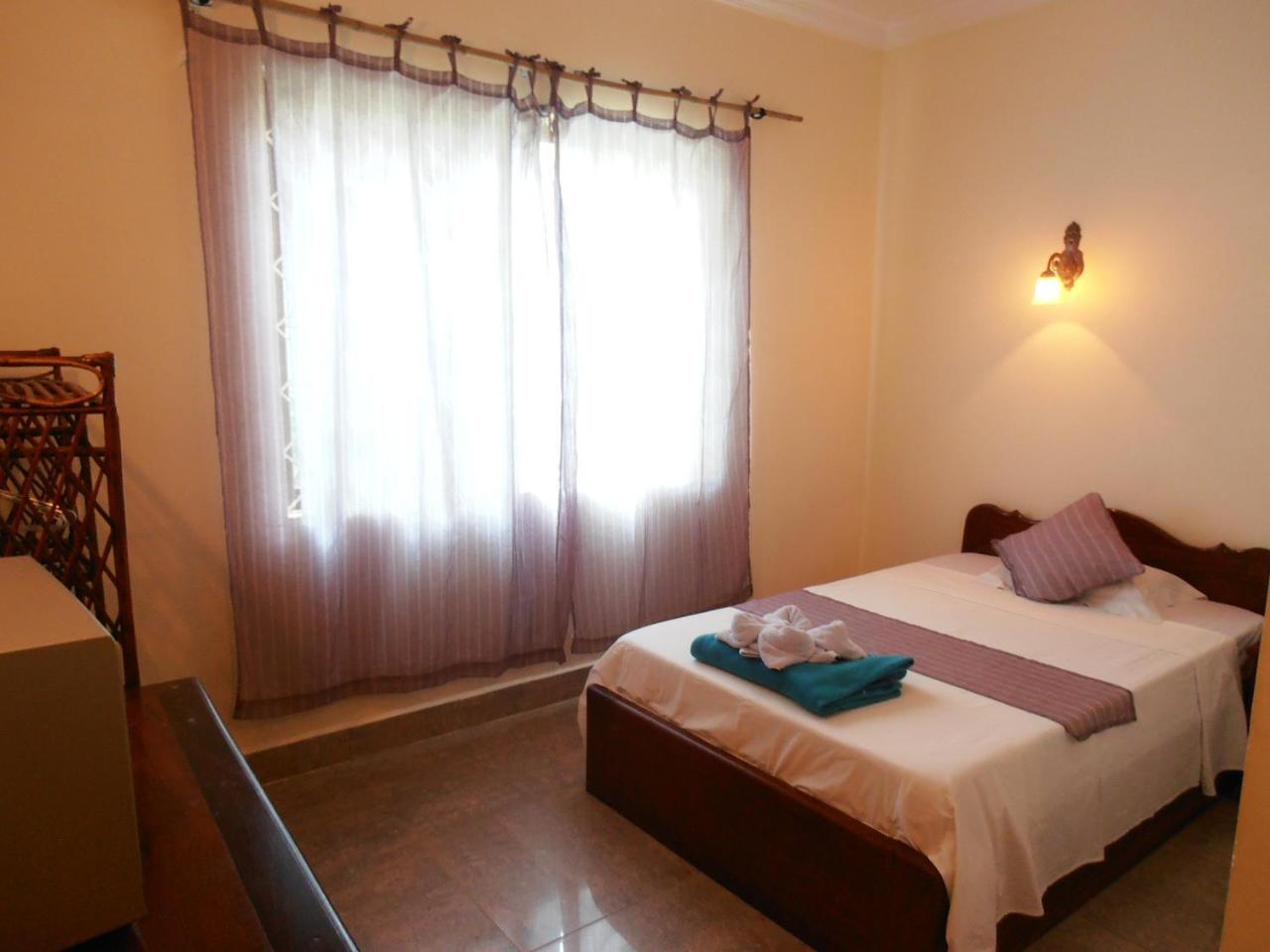 Firefly Guesthouse - The Berlin Angkor Siem Reap Bagian luar foto