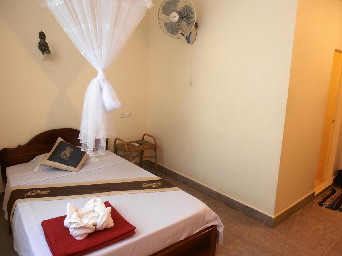 Firefly Guesthouse - The Berlin Angkor Siem Reap Bagian luar foto