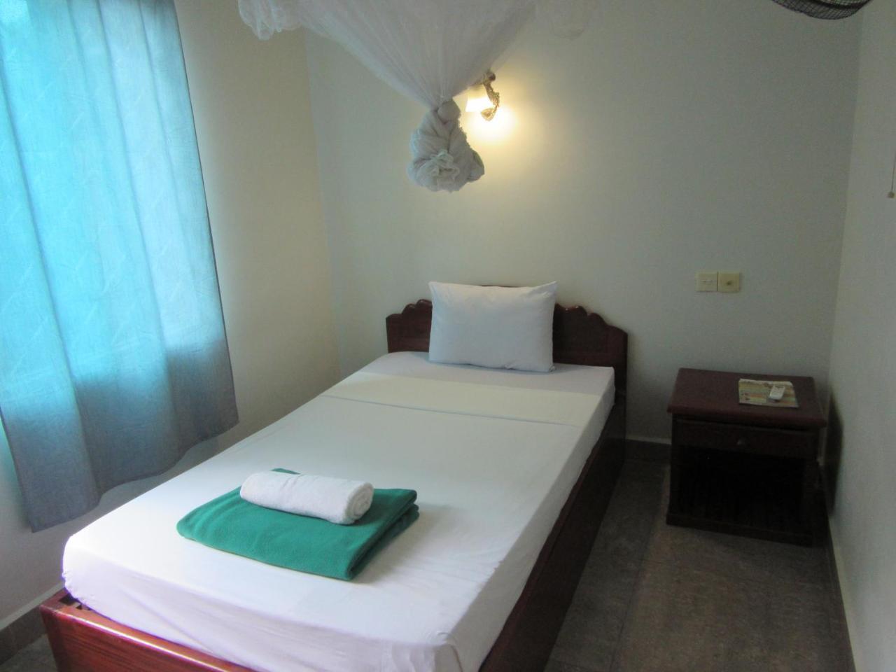 Firefly Guesthouse - The Berlin Angkor Siem Reap Bagian luar foto