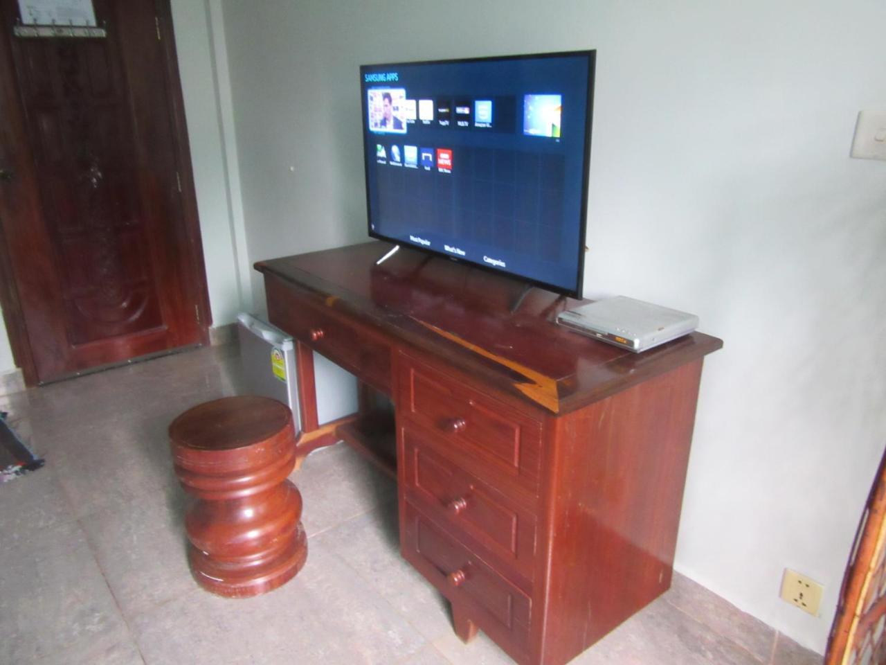 Firefly Guesthouse - The Berlin Angkor Siem Reap Bagian luar foto