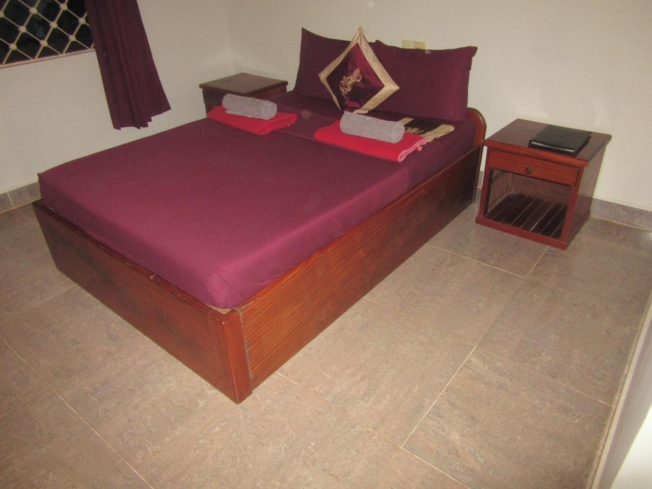Firefly Guesthouse - The Berlin Angkor Siem Reap Bagian luar foto
