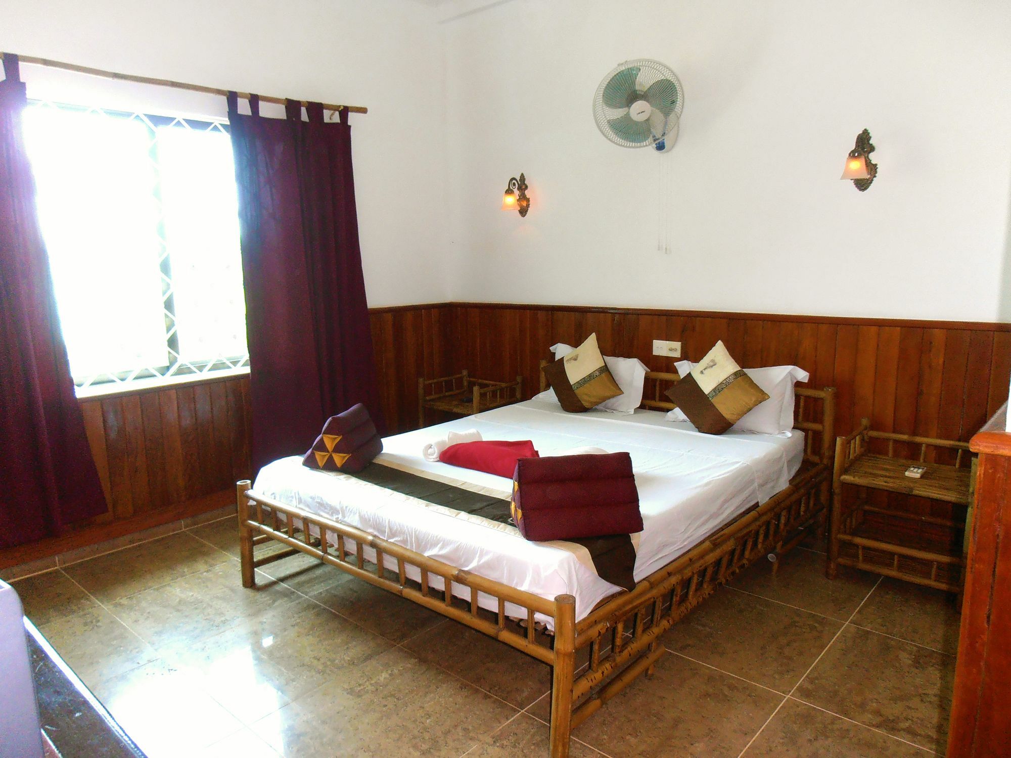 Firefly Guesthouse - The Berlin Angkor Siem Reap Bagian luar foto